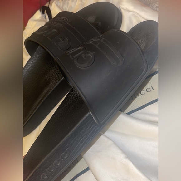 GUCCI Rubber Logo Slide Sandals - Picture 5 of 9